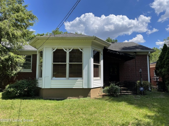 1613 Trevilian Way, Louisville, Kentucky 40205, 3 Bedrooms Bedrooms, 8 Rooms Rooms,2 BathroomsBathrooms,Rental,For Rent,Trevilian,1633281