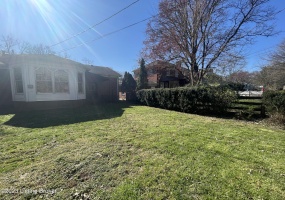 1613 Trevilian Way, Louisville, Kentucky 40205, 3 Bedrooms Bedrooms, 8 Rooms Rooms,2 BathroomsBathrooms,Rental,For Rent,Trevilian,1633281