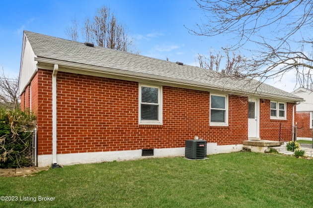 8184 Blake Ln, Louisville, Kentucky 40258, 3 Bedrooms Bedrooms, 7 Rooms Rooms,1 BathroomBathrooms,Rental,For Rent,Blake,1639715