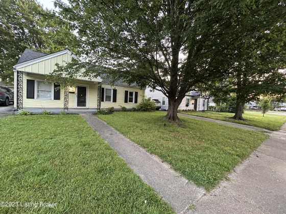 2725 Alanmede Rd, Louisville, Kentucky 40205, 3 Bedrooms Bedrooms, 6 Rooms Rooms,1 BathroomBathrooms,Rental,For Rent,Alanmede,1640705