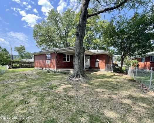 2320 Coyle Dr, New Albany, Indiana 47150, 4 Bedrooms Bedrooms, 7 Rooms Rooms,2 BathroomsBathrooms,Rental,For Rent,Coyle,1644021