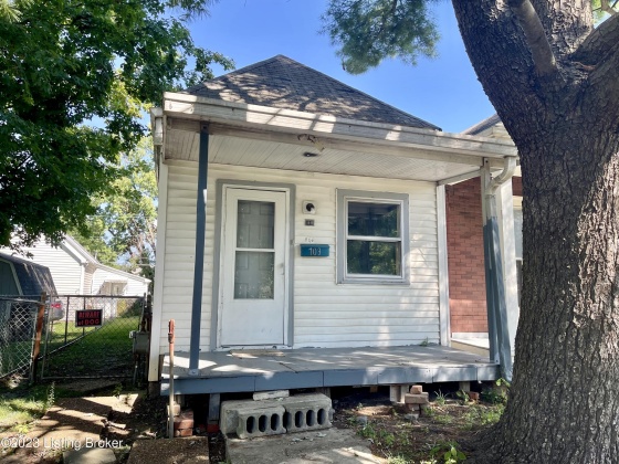 703 Culbertson Ave, New Albany, Indiana 47150, 2 Bedrooms Bedrooms, 4 Rooms Rooms,1 BathroomBathrooms,Rental,For Rent,Culbertson,1644547