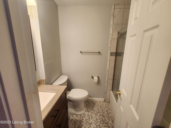 4012 Dupont Cir, Louisville, Kentucky 40207, 1 Bedroom Bedrooms, 2 Rooms Rooms,1 BathroomBathrooms,Rental,For Rent,Dupont,1645530