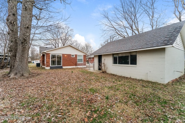 4425 Lynnview Dr, Louisville, Kentucky 40216, 3 Bedrooms Bedrooms, 6 Rooms Rooms,1 BathroomBathrooms,Rental,For Rent,Lynnview,1645929