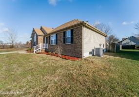 11101 Meadow Run Rd, Louisville, Kentucky 40229, 3 Bedrooms Bedrooms, 6 Rooms Rooms,3 BathroomsBathrooms,Rental,For Rent,Meadow Run,1646040