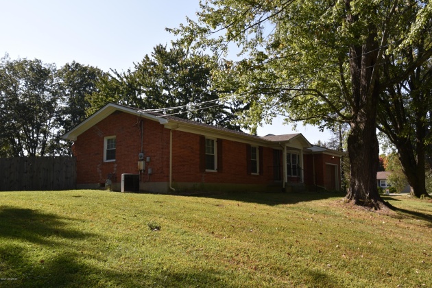 7300 Lark Rd, Crestwood, Kentucky 40014, 3 Bedrooms Bedrooms, 6 Rooms Rooms,2 BathroomsBathrooms,Rental,For Rent,Lark,1646309