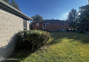 6005 Applegate Ln, Louisville, Kentucky 40219, 3 Bedrooms Bedrooms, 6 Rooms Rooms,1 BathroomBathrooms,Rental,For Rent,Applegate,1646450