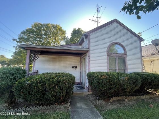 639 18th St, Louisville, Kentucky 40203, 2 Bedrooms Bedrooms, 4 Rooms Rooms,1 BathroomBathrooms,Rental,For Rent,18th,1647132