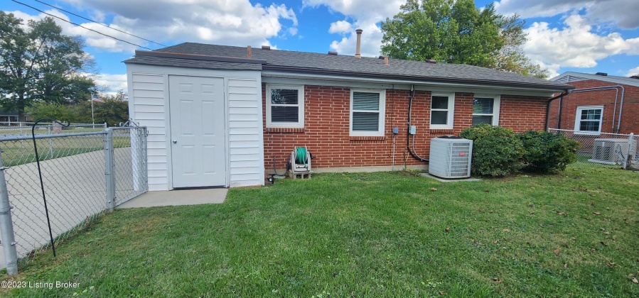 9902 Kidwelly Dr, Louisville, Kentucky 40299, 3 Bedrooms Bedrooms, 8 Rooms Rooms,1 BathroomBathrooms,Rental,For Rent,Kidwelly,1647431