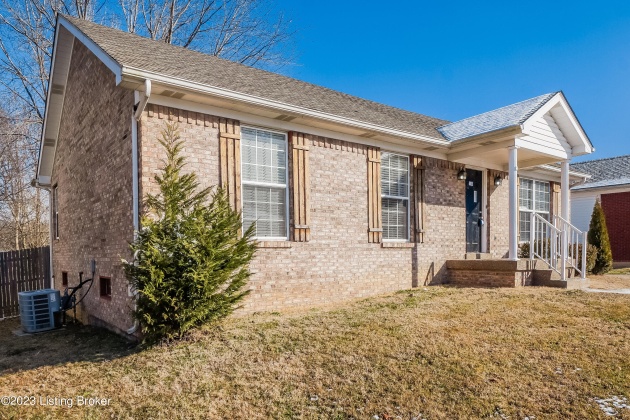 4617 Andalusia Ln, Louisville, Kentucky 40272, 3 Bedrooms Bedrooms, 5 Rooms Rooms,2 BathroomsBathrooms,Rental,For Rent,Andalusia,1647573