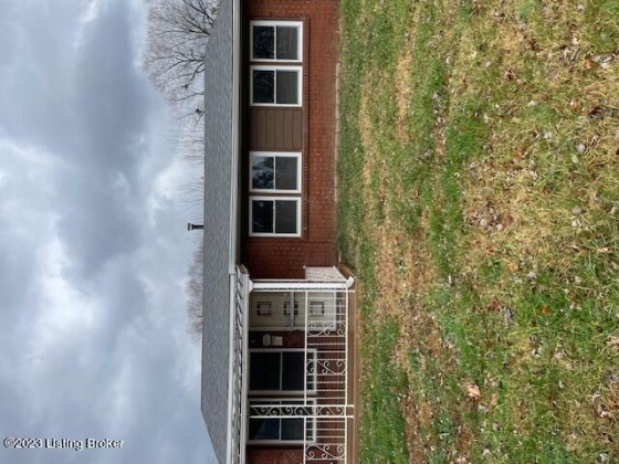 10611 Grafton Hall Rd, Louisville, Kentucky 40272, 3 Bedrooms Bedrooms, 6 Rooms Rooms,2 BathroomsBathrooms,Rental,For Rent,Grafton Hall,1650687