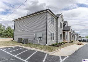 1301 Farmingdale Dr, Elizabethtown, Kentucky 42701, ,Multifamily,For Sale,Farmingdale,1651018