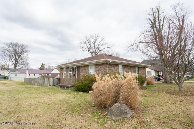 1306 Farmdale Ave, Louisville, Kentucky 40213, 3 Bedrooms Bedrooms, 8 Rooms Rooms,2 BathroomsBathrooms,Rental,For Rent,Farmdale,1651914