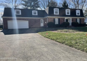 8604 Cheltenham Ct, Louisville, Kentucky 40222, 4 Bedrooms Bedrooms, 10 Rooms Rooms,3 BathroomsBathrooms,Rental,For Rent,Cheltenham,1652911