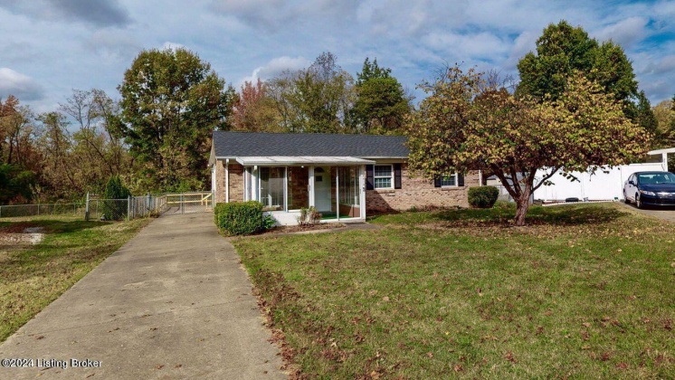 6415 Riverdale Rd, Louisville, Kentucky 40272, 3 Bedrooms Bedrooms, 6 Rooms Rooms,2 BathroomsBathrooms,Rental,For Rent,Riverdale,1653132