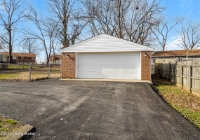 5811 Rocky Mountain Dr, Louisville, Kentucky 40219, 3 Bedrooms Bedrooms, 6 Rooms Rooms,2 BathroomsBathrooms,Rental,For Rent,Rocky Mountain,1654127